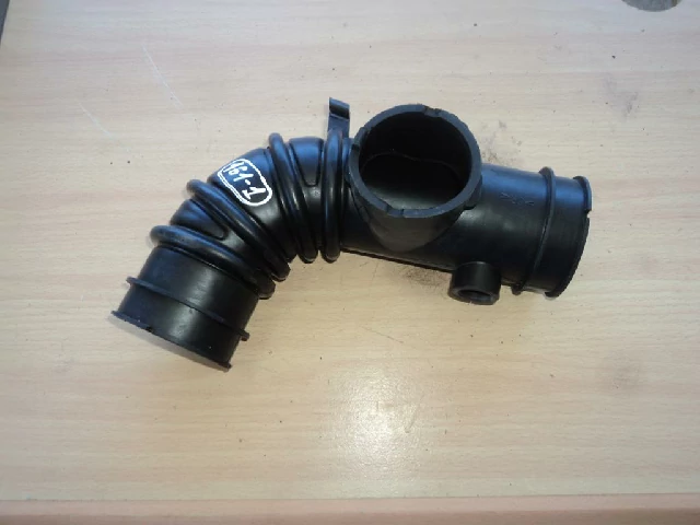 ПАТРУБОК ВОЗДУШНЫЙ (ГОФРА) TOYOTA RAV4 1996–1999