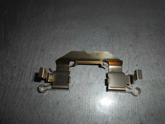 ПРИЩЕПКА, ПРУЖИНА, ПАЛЬЦЫ КОЛОДОК INFINITI FX45 2001–2006