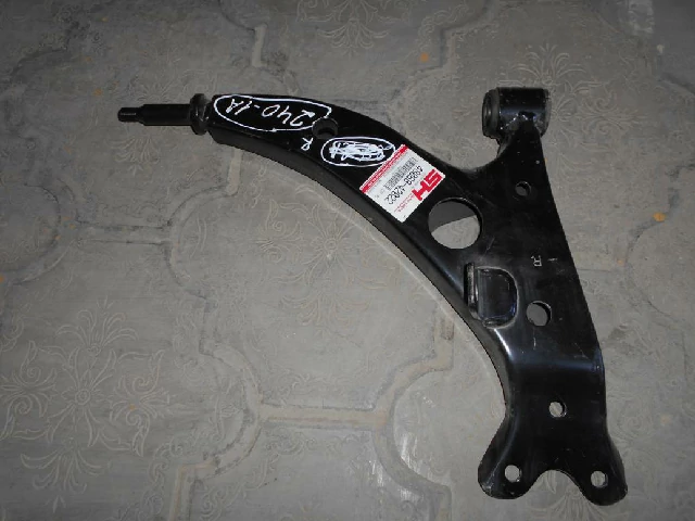 РЫЧАГ (ЧАШКА) TOYOTA RAV4 1995–2000