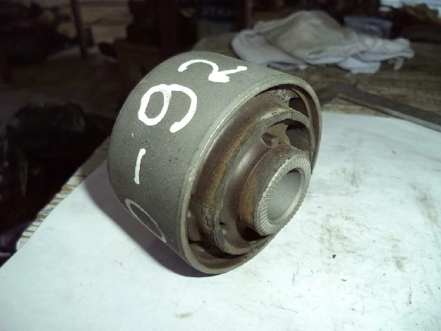 ВТУЛКА (САЙЛЕНТБЛОК) ПОДВЕСКИ TOYOTA RAV4 2000–2006