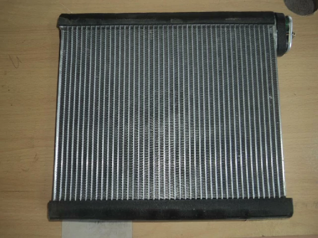 ИСПАРИТЕЛЬ TOYOTA LAND CRUISER 2009–2012